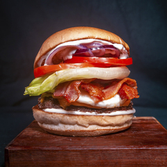 Dois X-Bacon (Alface, Tomate, Batata Palha, Milho, Hamburguer, Presunto, Muçarela e Bacon)