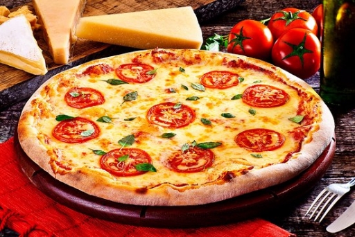 Duas Pizza Marguerita Grande (Tomares frescos, muçarela, manjericão e um fio de azeite)