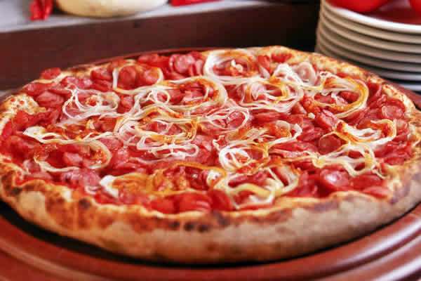 Duas Pizza Calabresa Grande (Calabresa fatiada, cebola e azeitonas pretas)
